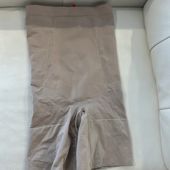 SPANX ON CORE SHAPEWEAR SIZE M - Picture 2 of 3
